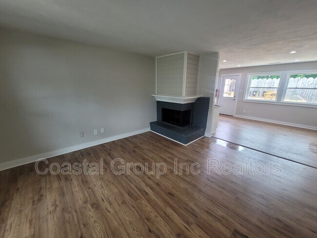 Foto del edificio - 512 W Farmington Rd