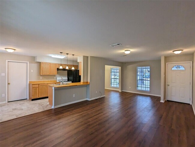 Building Photo - 8410 Rinn St
