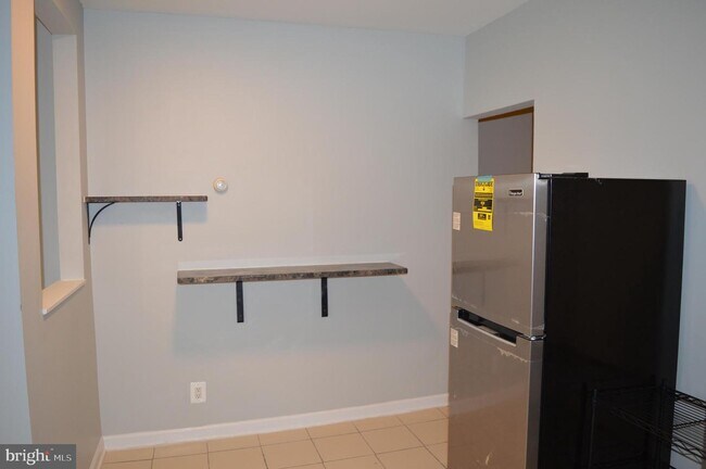 Building Photo - 2603 E Somerset St