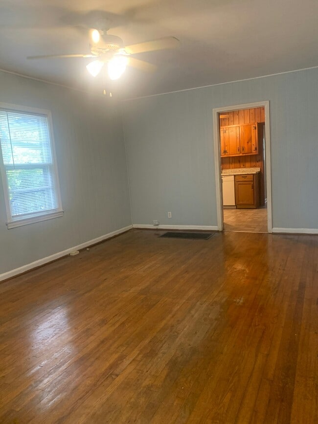 Building Photo - 117 Shadowmoor Dr