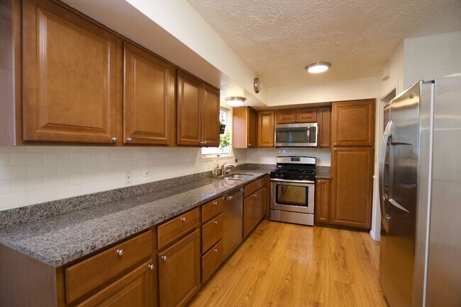 Foto del edificio - 1326 Meadow Ln