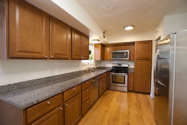 Building Photo - 1326 Meadow Ln