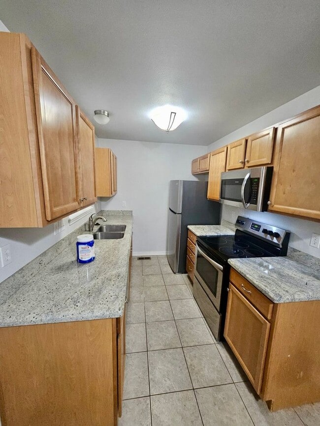 Building Photo - Great 2 bedroom condo in Old Colorado City!