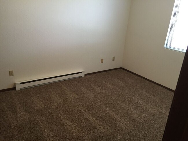 Foto del edificio - 2 BR 1BA Walkout Patio Garage Included