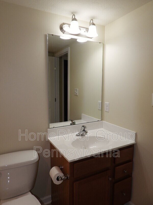 Building Photo - 105 Maple Ridge Ct