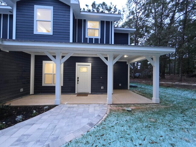 Foto del edificio - 4699 Meadow Lake Dr