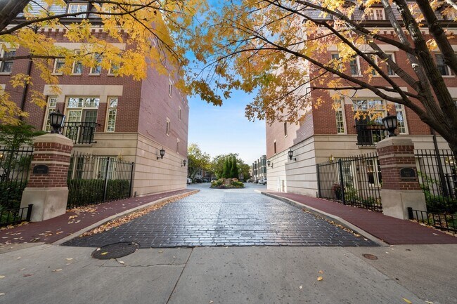 Foto del edificio - 2658 N Southport Ave