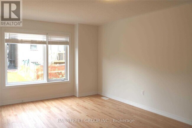 Building Photo - 157 Tango Cres