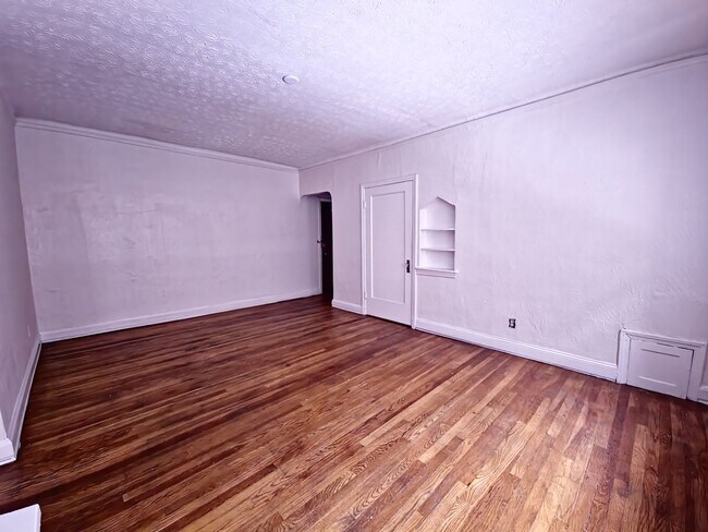 Foto del edificio - 1 Bed 1 Bath Heart of Edgewater Park