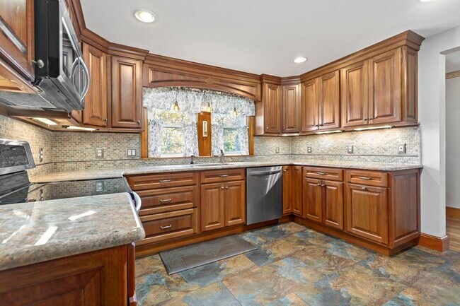 Foto del edificio - 15 Faxon Park Rd