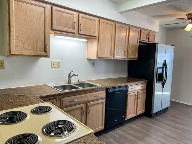Building Photo - 522 Holderman Pl