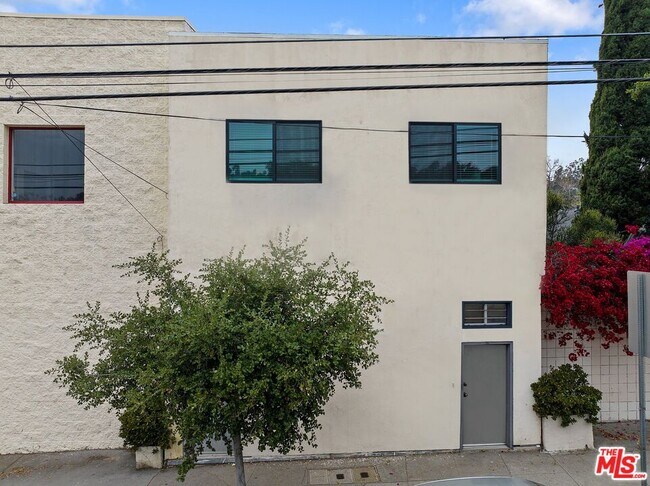 Building Photo - 7013 1/2 N Figueroa St