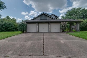 Building Photo - 11310 Chiselhurst Way Ct