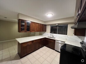 Building Photo - 1831 Sherwood Forest St
