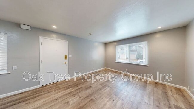 Building Photo - 824 15th St