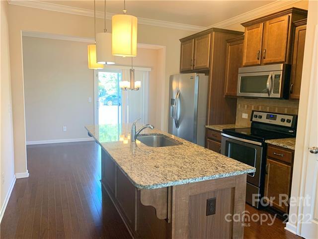 Building Photo - 12683 Persimmon Tree Dr