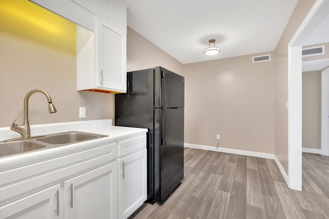 Building Photo - Bristol Square