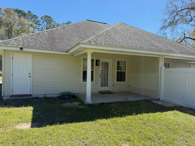 Building Photo - 2 Bedroom 2 Bath Duplex