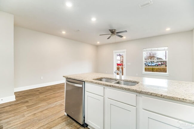 Foto del edificio - 1528 Farragut Way