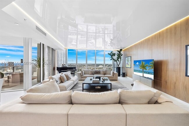Building Photo - 851 NE 1st Ave