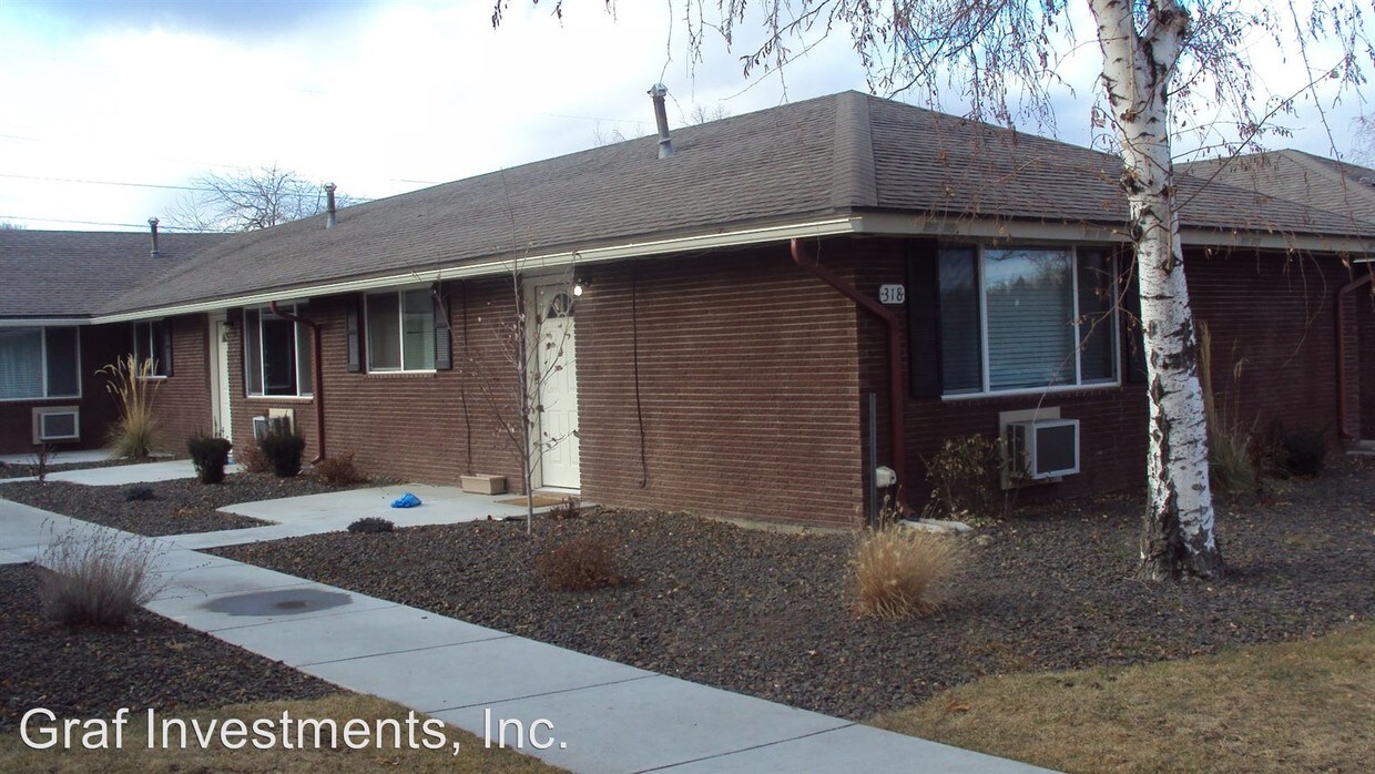 Primary Photo - 1214 W Chestnut Ave