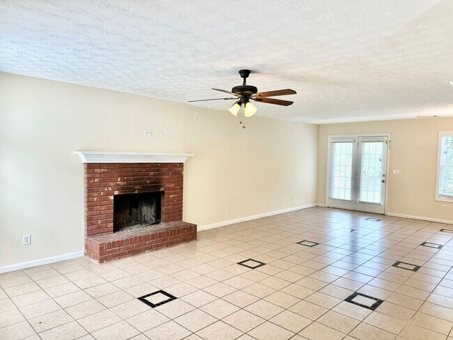 Building Photo - 4BR/2.5BA Open & Bright Lawrenceville Home