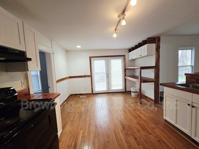 Building Photo - 1705 11th Ave N