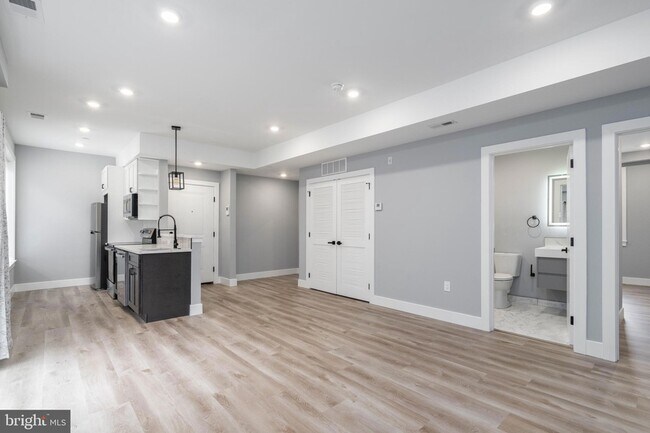 Foto del edificio - 2323 E Cabot St