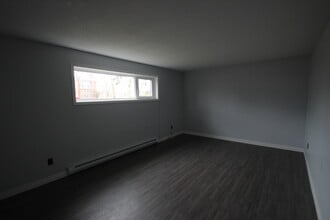 Building Photo - 22 8 St