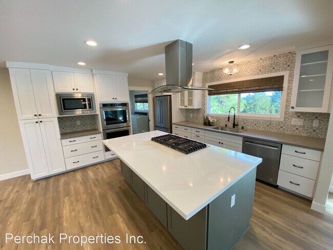 Building Photo - 5 br, 3 bath House - 1117 Sierra Vista Way