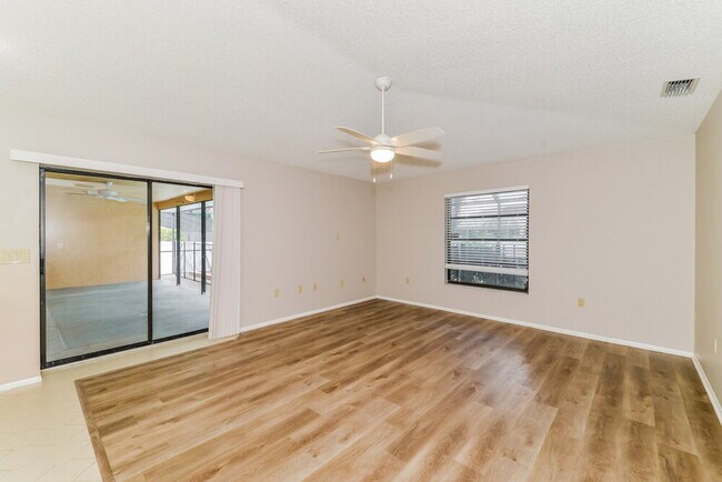 Building Photo - 5453 Colonial Oaks Blvd
