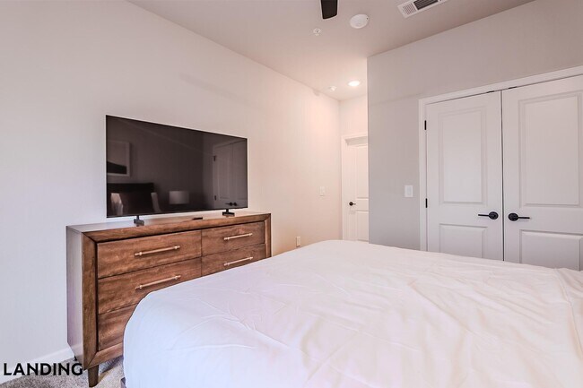 Foto del edificio - 1650 Harris Hill Rd