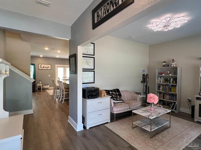Foto del edificio - 5709 Danbury Blvd
