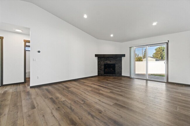 Foto del edificio - 316 W Grange Ave