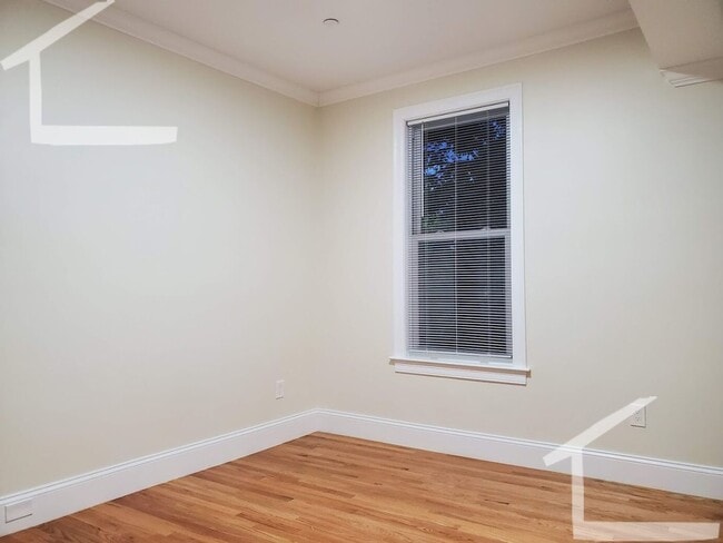 Building Photo - Coolidge Corner Area of Brookline. In-Unit...