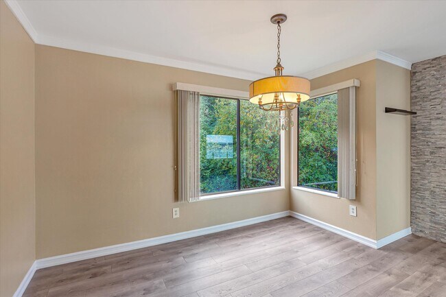 Foto del edificio - 1737 Harbor Ave SW