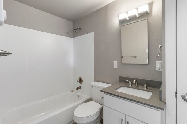Foto del edificio - White Rock Apartments