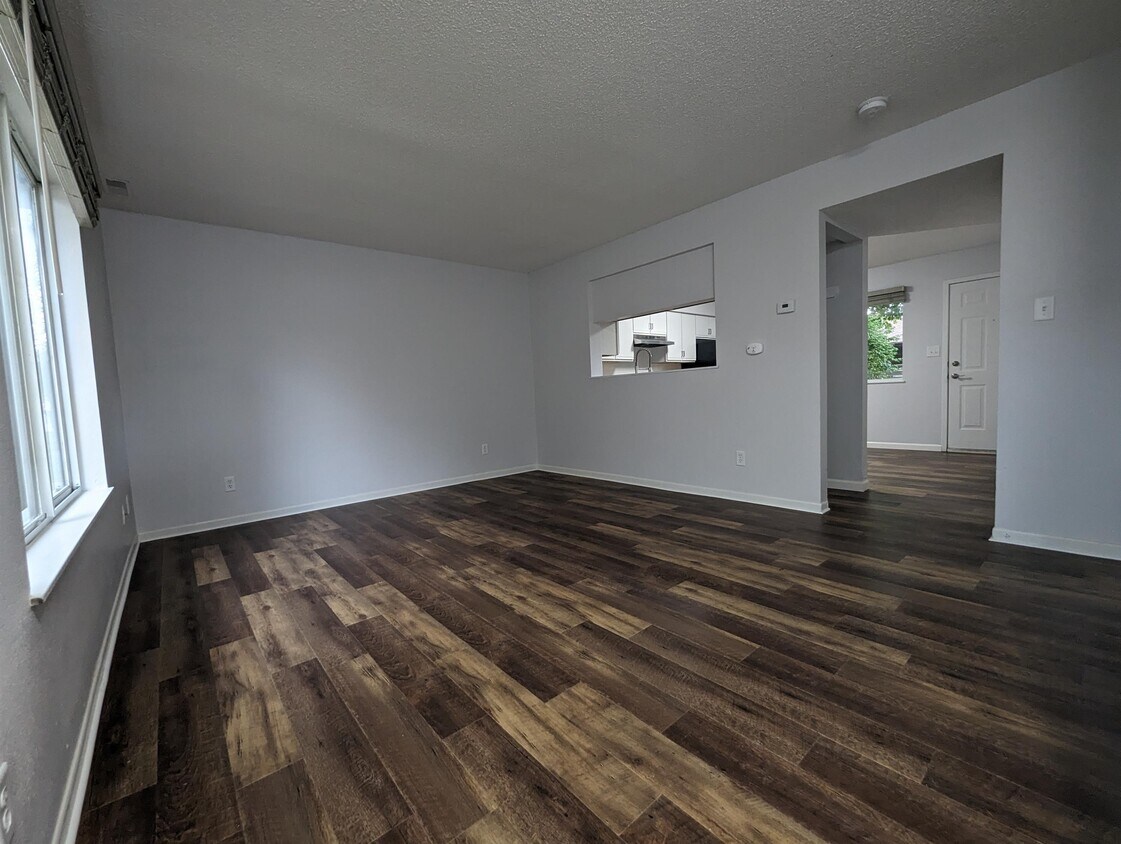 410 E 15th St Unit 410E, Pella, IA 50219 Room for Rent in Pella, IA