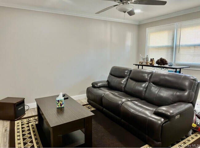 Foto del edificio - 107 Fairview Ave