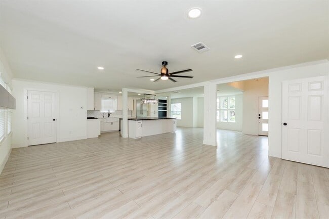 Building Photo - 2815 Field Line Dr