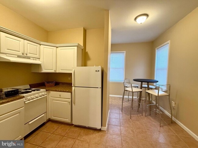 Foto del edificio - 3330 E Hollywood Cir