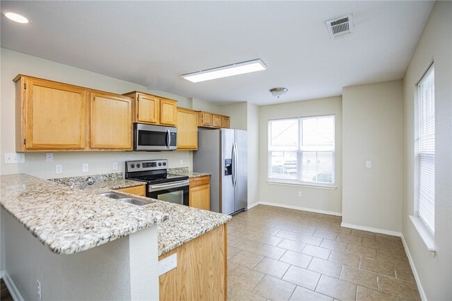 Building Photo - 131 Foxglove St