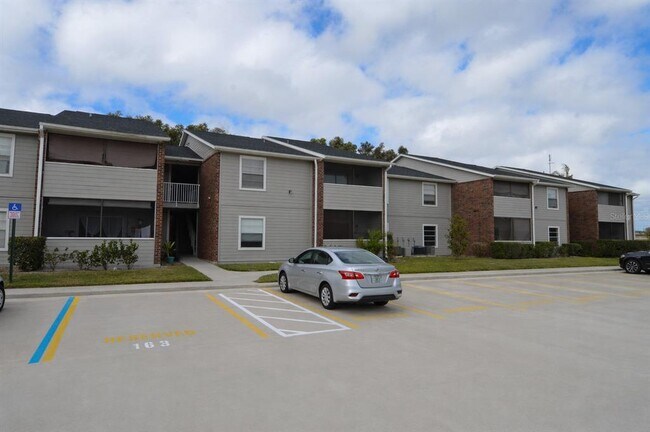Building Photo - 1400 Gandy Blvd N