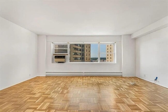 Foto del edificio - 9 Fordham Hill Oval