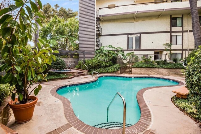 Foto del edificio - 5987 Peacock Ridge Road Unit 212