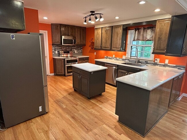 Building Photo - 5 Bed | 3.5 Bath House in Raleigh