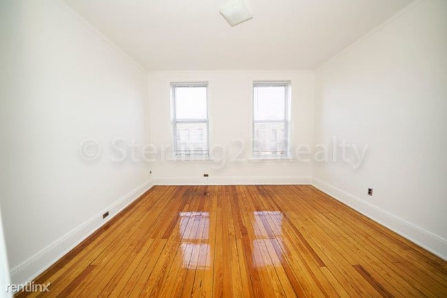 Building Photo - 34-40-40 43rd St