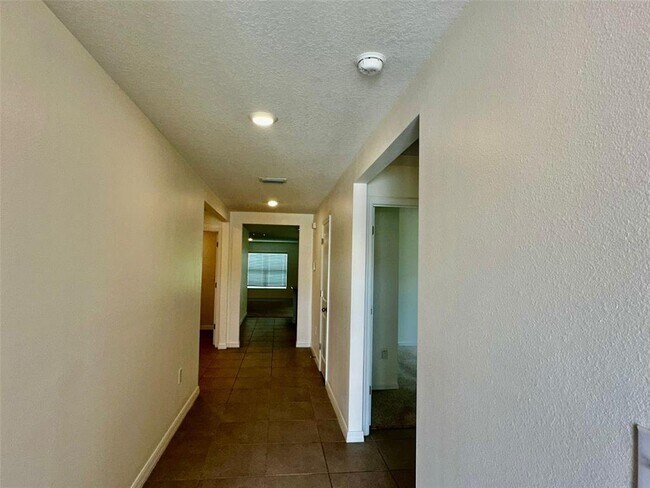 Building Photo - 668 SE 65th Ave