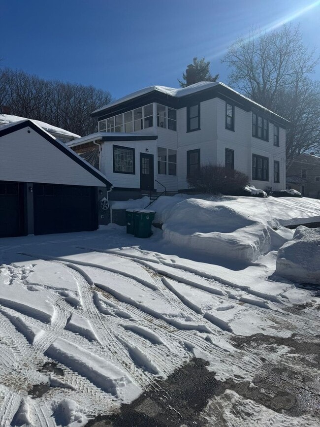 Building Photo - 2-4 Harding St