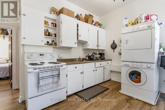 Building Photo - 265 Barrie Rd